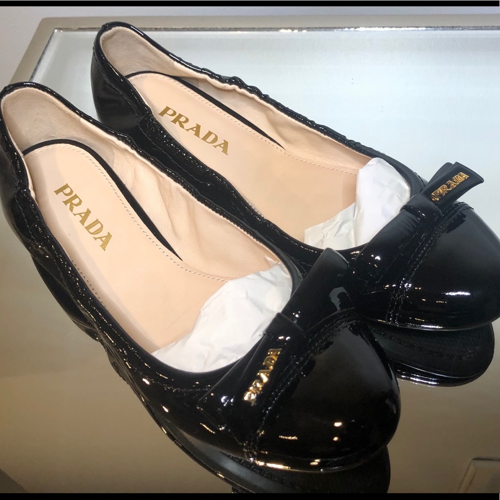 NWT Prada Black Patent Leather Bow Scrunch Flats